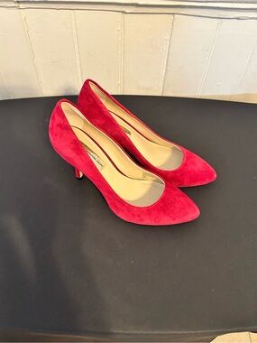 INC International Concepts Zitah Genuine Suede 3” Pumps/Cherry Red/7